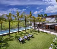 Villa Babadan, Piscina y Jardín